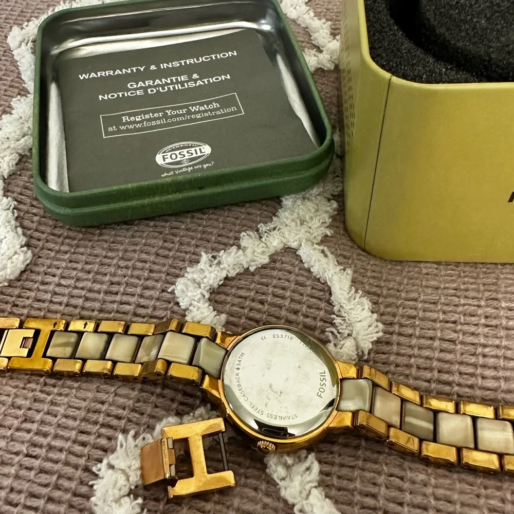 Women’s Fossil Watch - Picture 4 of 7